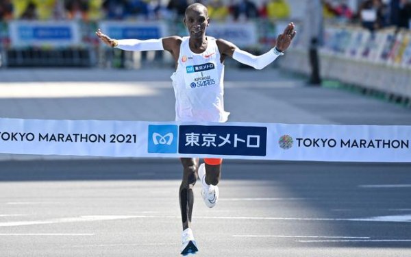 Kipchoge打破纪录，赢得东马来西亚冠军。新的目标是实现所有六个大满贯冠军