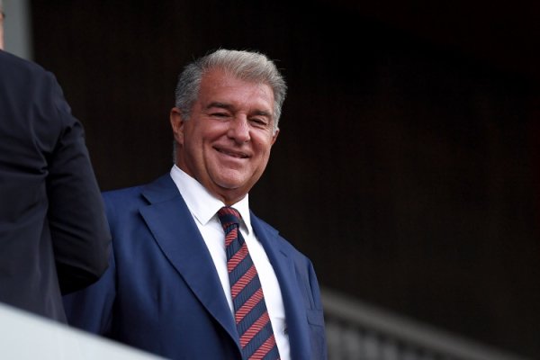 记者：拉波尔塔可能很快让巴萨正式退出欧超 恢复与欧足联关系