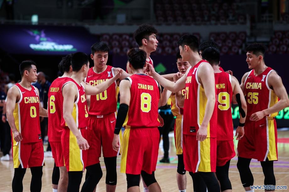 [图]全队15记3分！中国男篮亚洲杯31分大胜印度篮球游戏